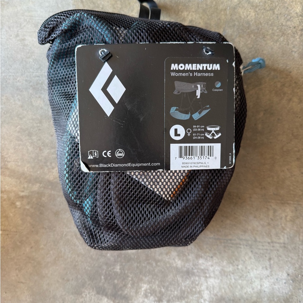 Black Diamond Momentum Women's Harness in Black and Blue